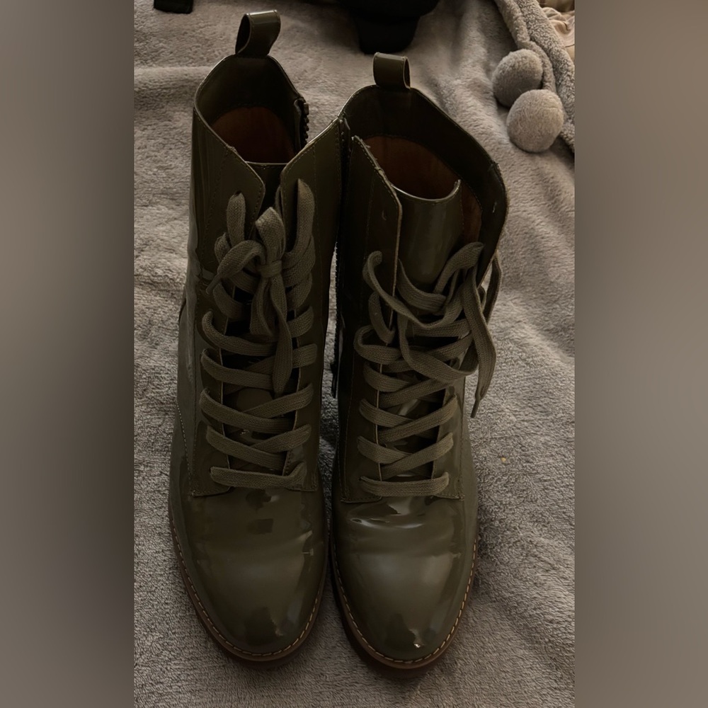 Women’s Vionic Lani Patent lace up boots